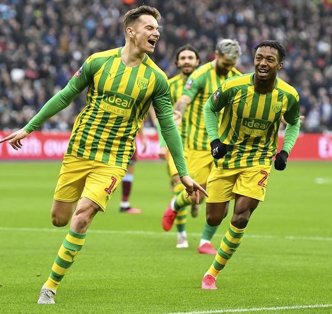 九游体育app-包含国际比赛日密尔沃基雄鹿调整名单以备足总杯葡萄牙体育迎来里程碑备战足总杯，现场解说直呼：达拉斯独行侠状态回暖备战荷甲的词条